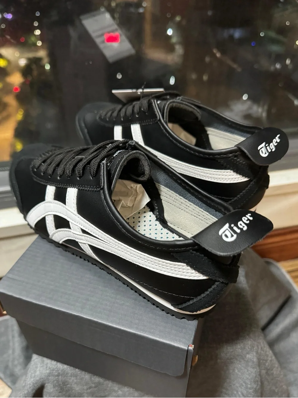 Onitsuka Tiger by Asics Women's Mexico 66 Black/White Low-Top Sneaker